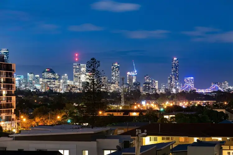 27/11 Kitchener Street, Coorparoo QLD 4151