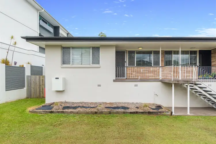 Main view of Homely unit listing, 2/40 Weston Street, Coorparoo QLD 4151