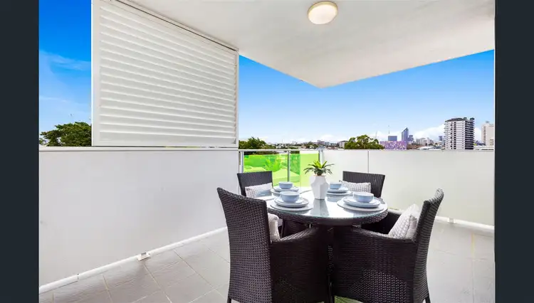 402/159 Logan road
