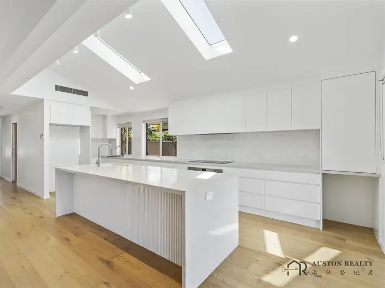 33 Firmin Court, Mermaid Waters QLD 4218