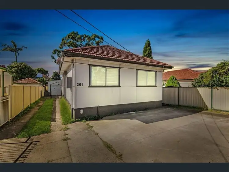 301 Roberts road, Greenacre NSW 2190