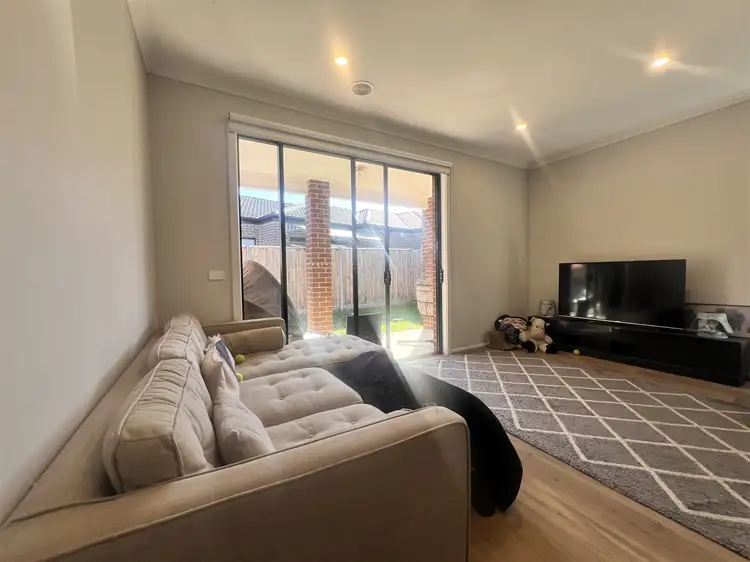 1 Vicconti St, Clyde North VIC 3978