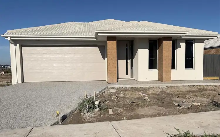 70 Carrera Crescent, Clyde VIC 3978