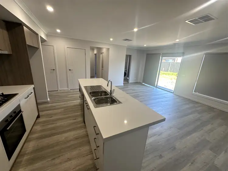 Fifth view of Homely house listing, 10 Fangorn St, Clyde VIC 3978