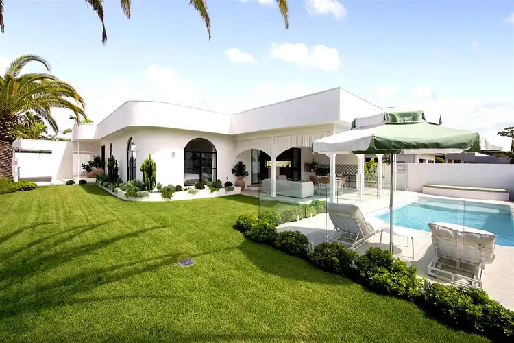 4 Himalaya Street, Mermaid Waters QLD 4218