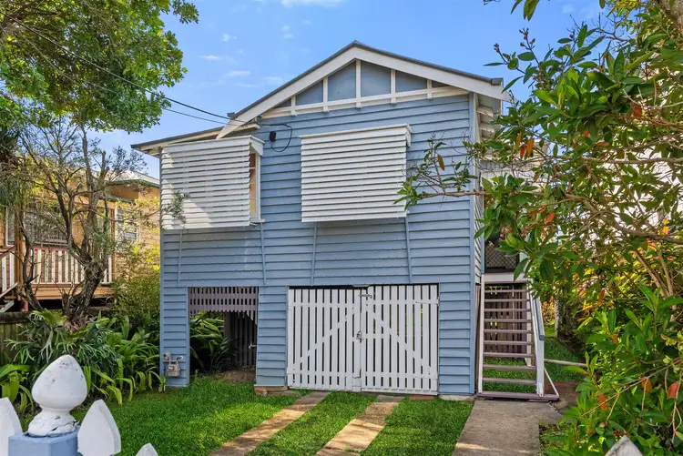 11 Laura Street, Stones Corner QLD 4120