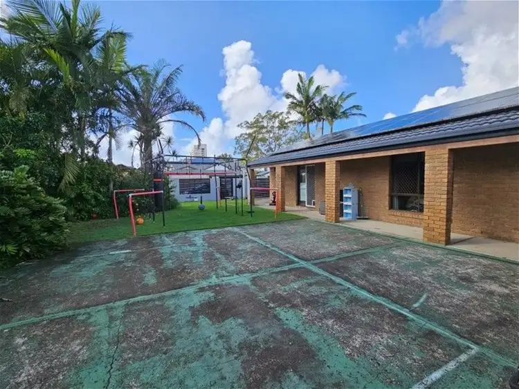 8 Cocos Crescent, Broadbeach Waters QLD 4218