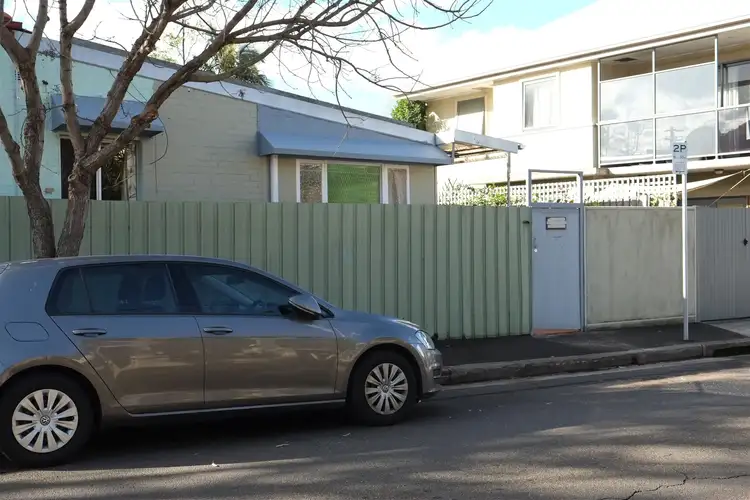 2/2 Pleasant Ave, Erskineville NSW 2043