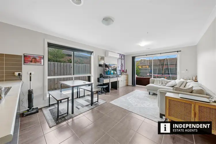 Fifth view of Homely house listing, 2 Phoenix Cct, Brookfield VIC 3338