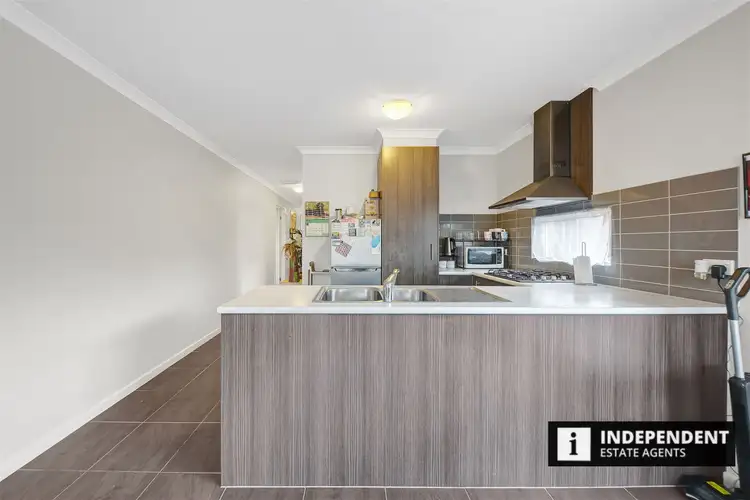 Sixth view of Homely house listing, 2 Phoenix Cct, Brookfield VIC 3338