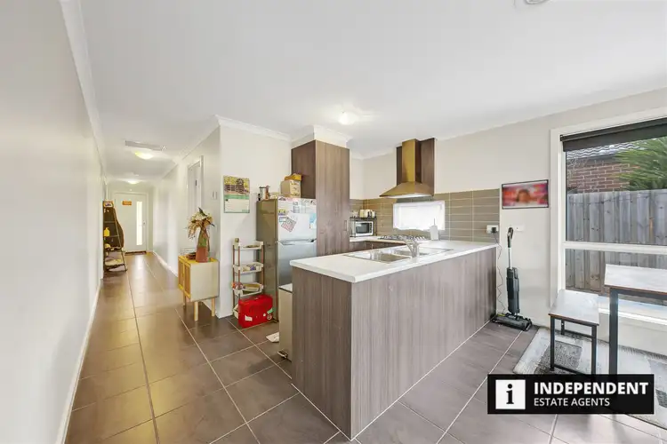 Seventh view of Homely house listing, 2 Phoenix Cct, Brookfield VIC 3338
