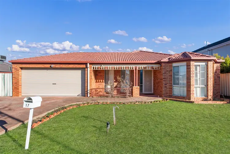 17 Loddon Drive, Taylors Hill VIC 3037
