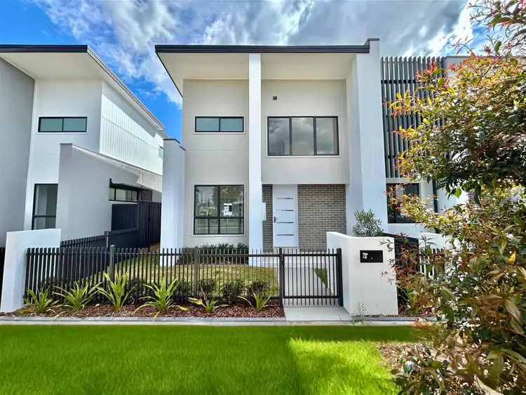 10 Dexter Street, Oran Park NSW 2570