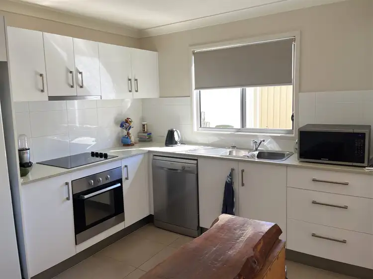 1/73 Centenary Dr Nth, Middlemount QLD 4746