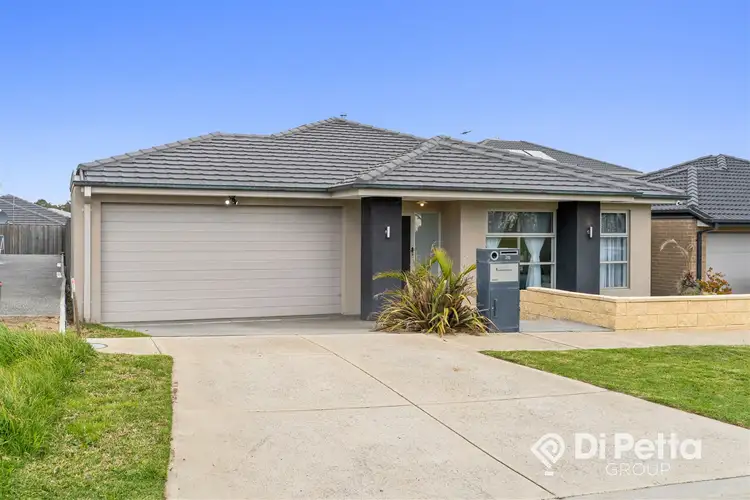 36 Lanosso Avenue, Cranbourne South VIC 3977