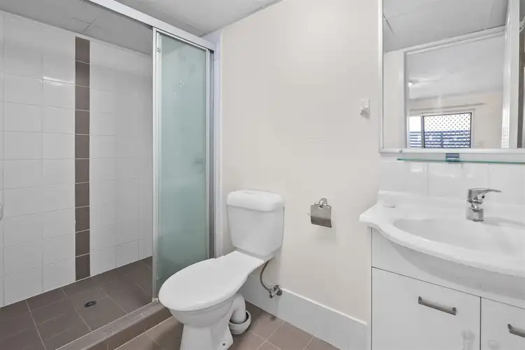 Fifth view of Homely unit listing, 2/76 Old Cleveland Road, Greenslopes QLD 4120
