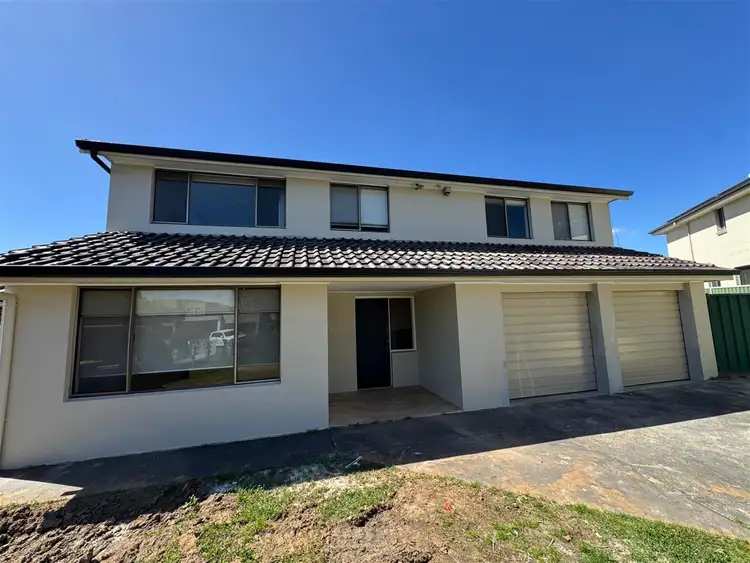 8 Falcon Pl, Ingleburn NSW 2565