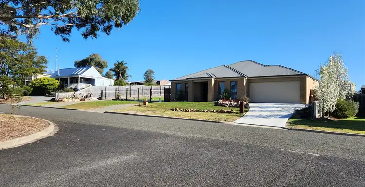 16 VILLAGE FAIR DRIVE, Newlands Arm VIC 3875