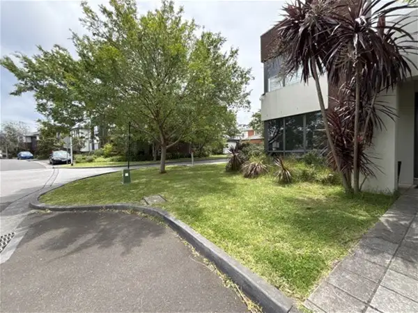 21 Waverley Park Dr, Mulgrave VIC 3170