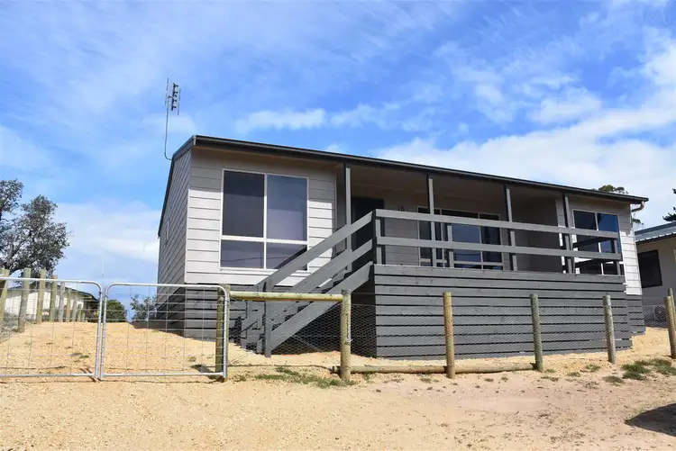 15 Sixth South Street, Paradise Beach VIC 3851