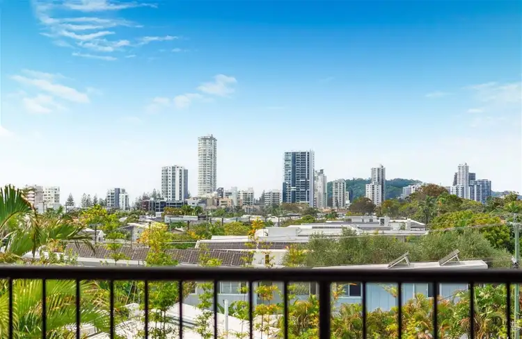 60 Hillcrest Parade, Miami QLD 4220