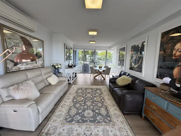 209/29-49 Varsity Parade