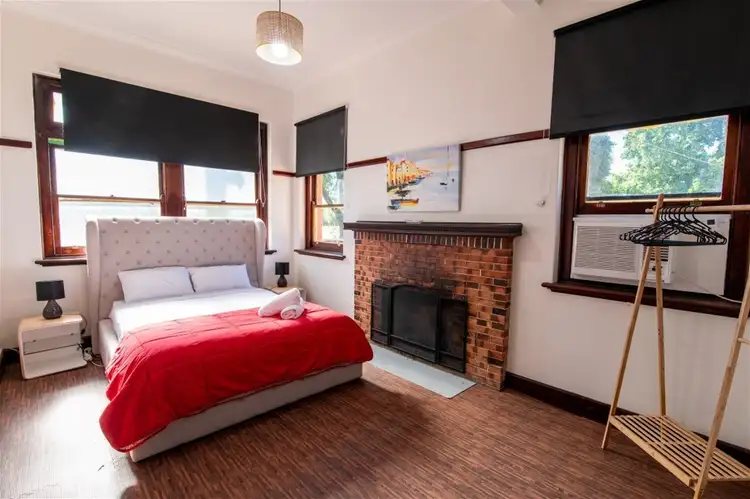 21 Devenish Road, St James VIC 3727