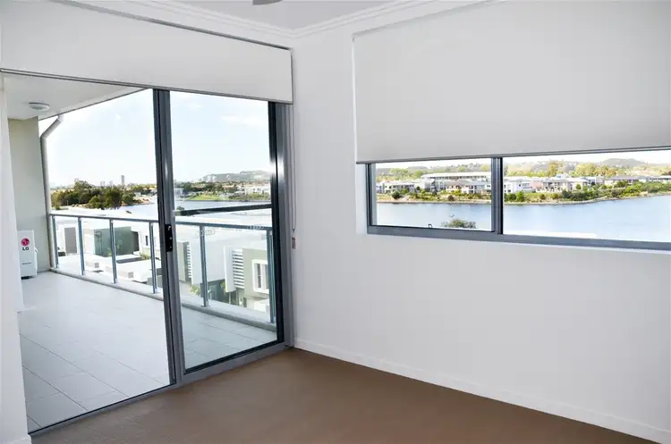 327/29-49 VARSITY PARADE, Varsity Lakes QLD 4227