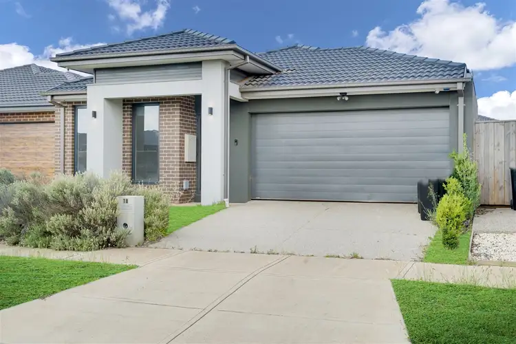 18 JULIETE STREET, Strathtulloh VIC 3338