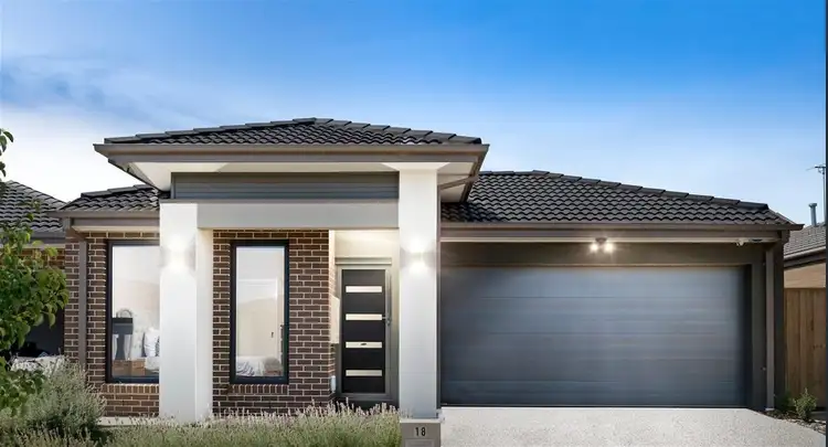 18 JULIETE STREET, Strathtulloh VIC 3338