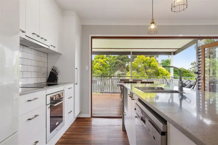 16 Hovea Street