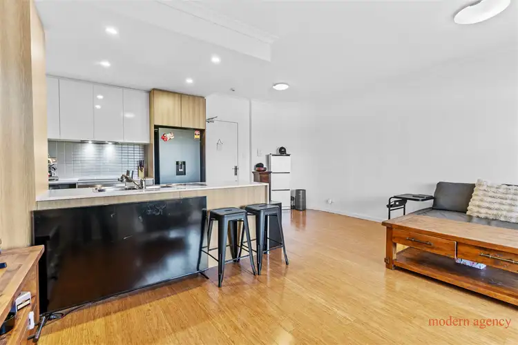 73/2 Rowe Avenue