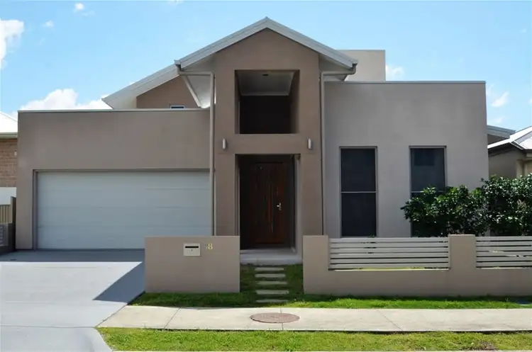 18 Elizabeth Crescent