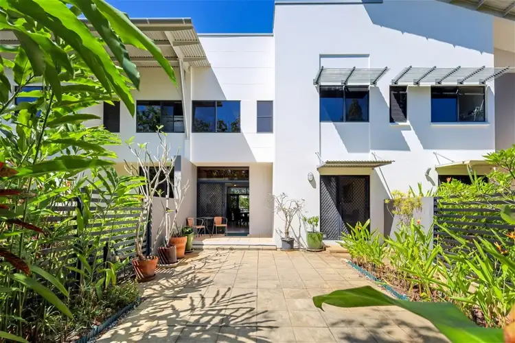 2/30A Duke St