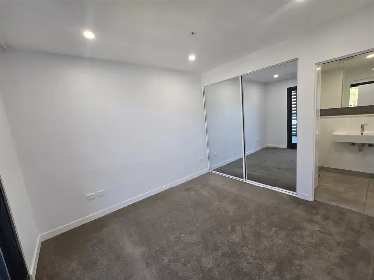 1305/25 Mann Street