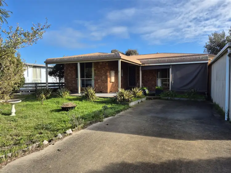 13 Fairway Avenue