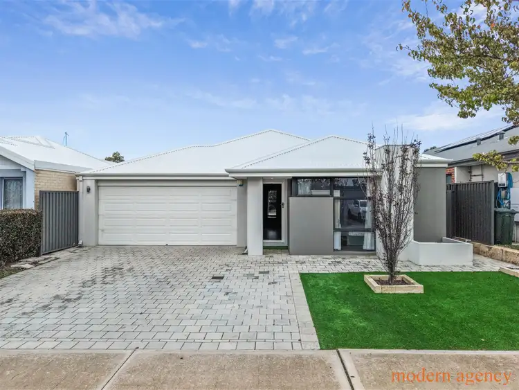 14 Rhodeswood Drive