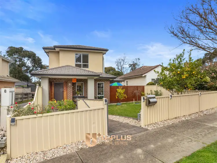 1/8 Berry Avenue