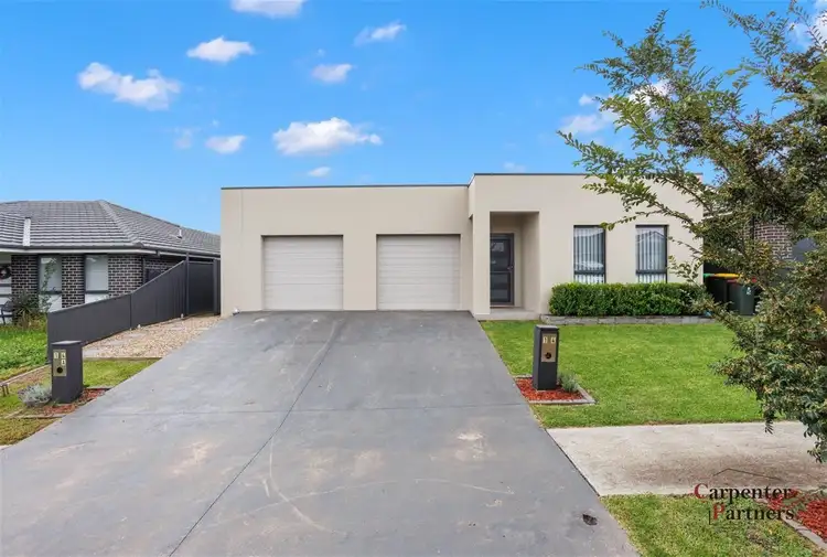 14 Roy Crescent