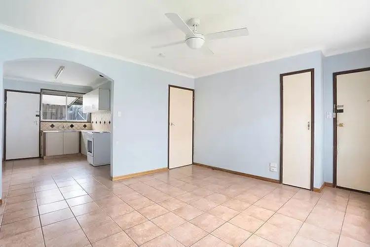 2/221 Main Road East, St Albans VIC 3021