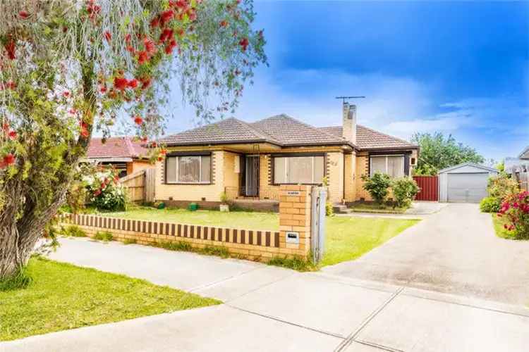 18 Moffat Street, St Albans VIC 3021