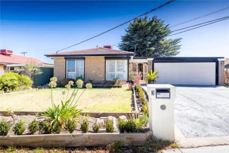 Second view of Homely house listing, 3 Pine Court, Kings Park VIC 3021