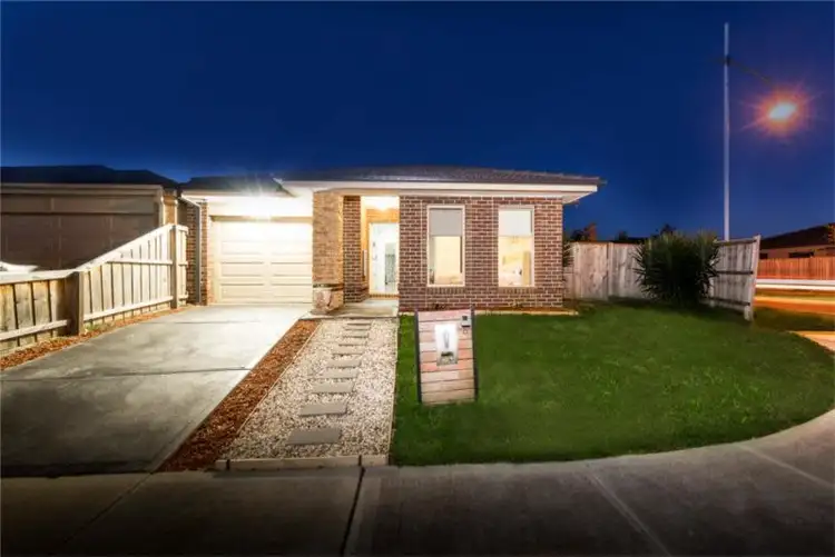 8 Hobart Way, Taylors Hill VIC 3037