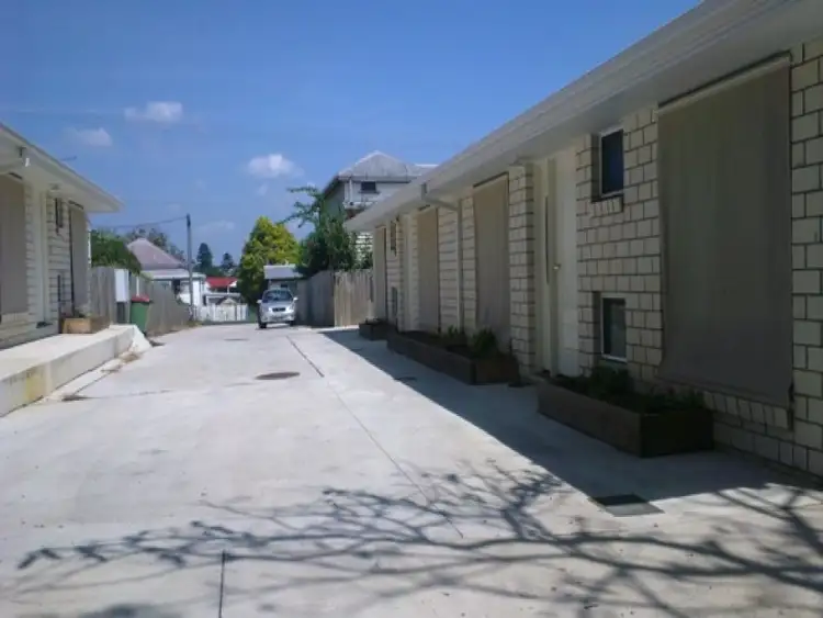 2/25A Alexandra Street, Booval QLD 4304