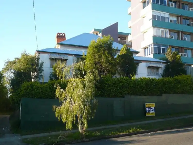 67 Brighton Rd, Highgate Hill QLD 4101