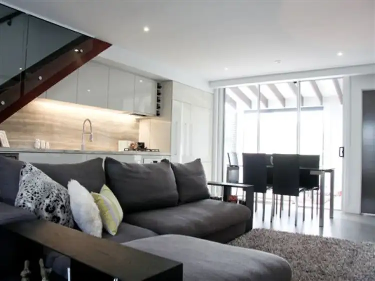 165 Gladstone Rd, Highgate Hill QLD 4101