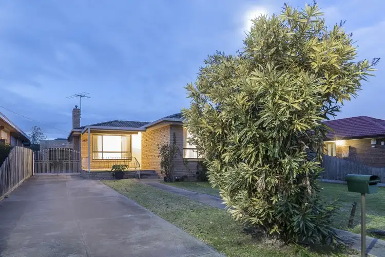 6 Station Ave, St Albans VIC 3021