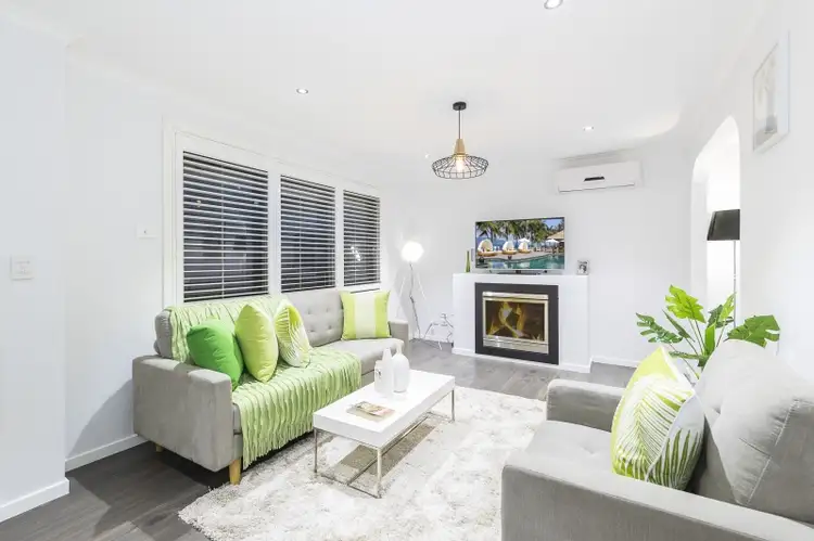 2/1 Shakespeare Drive, Delahey VIC 3037