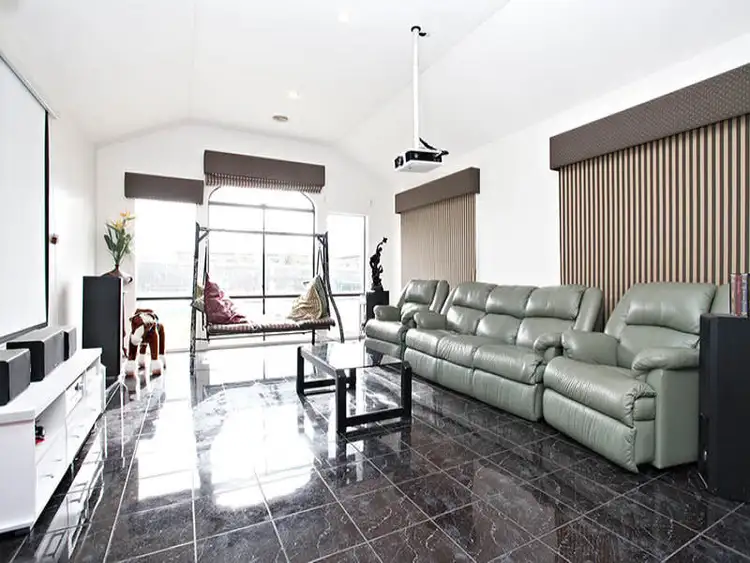 Seventh view of Homely house listing, 18 Knight Court, Hillside VIC 3037