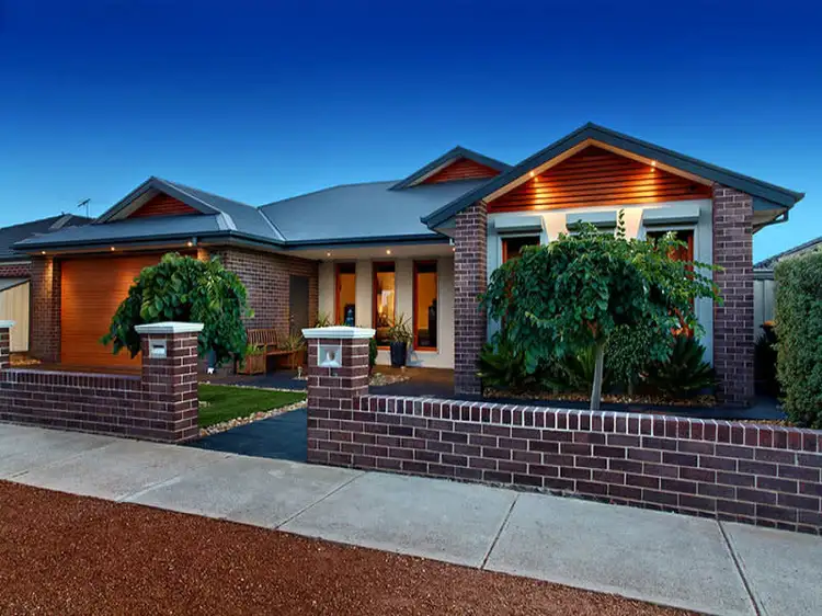 10 Forbes Place, Taylors Hill VIC 3037